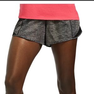 NWOT Lululemon x Peloton Hotty Hot Short